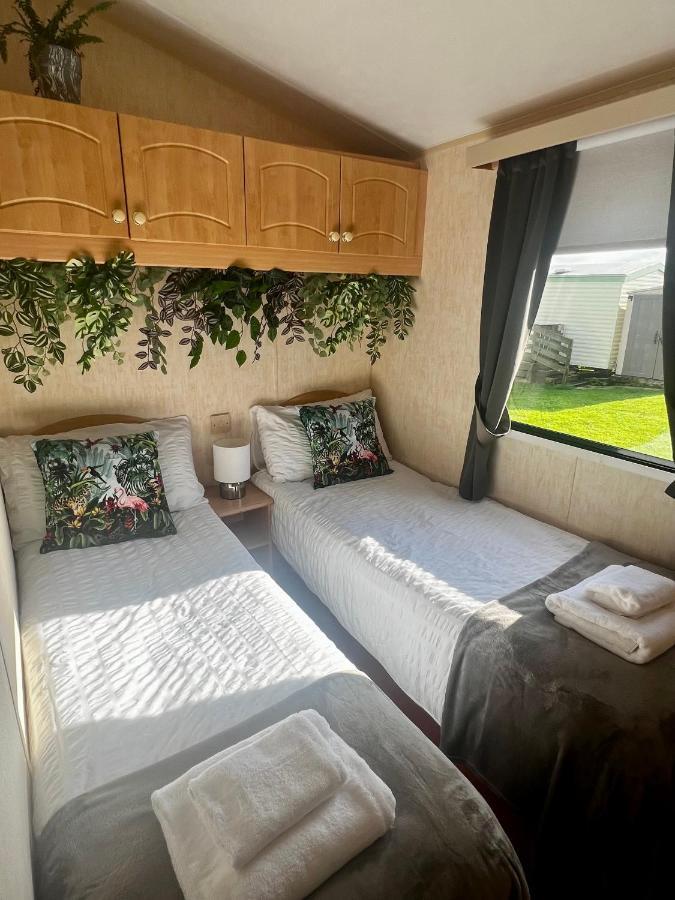 Jungle House No.26 At Three Lochs Holiday Park Newton Stewart Exterior photo